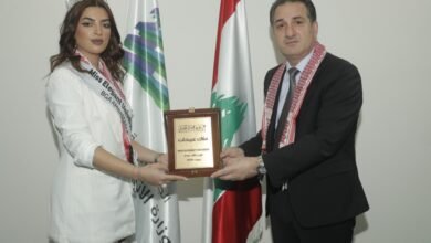 صورة توضيحية - سفيرة السلام في ملكة جمال الأناقة الأردنيةملاك عبيدات في زيارة ة لوزير الاتصالات المهندس طلال حواط.