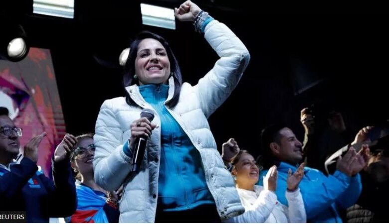 Photo of يسارية تتصدر نتائج الانتخابات في الإكوادور وسط تصاعد للعنف
