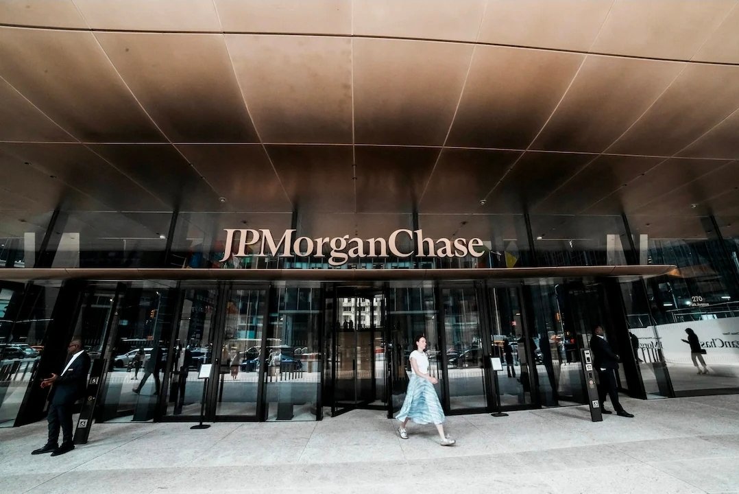 JPMorgan يخطف مصرفياً بارزاً من Bank of America لقيادة صفقات التكنولوجيا - صورة مميزة صورة مميزة: JPMorgan يخطف مصرفياً بارزاً من Bank of America لقيادة صفقات التكنولوجيا