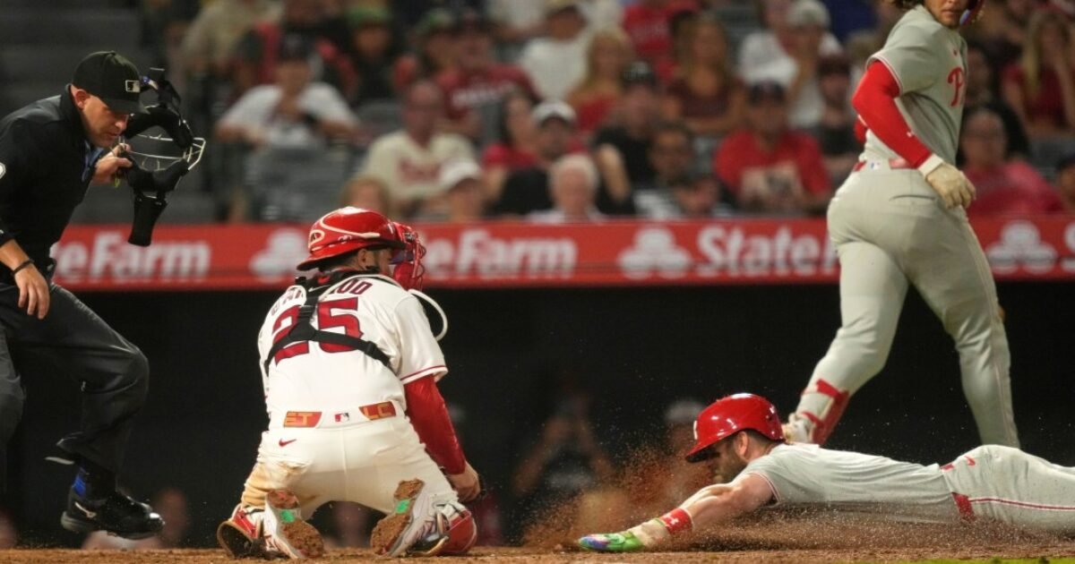 فيليز يحقق فوزه الـ12 في آخر 14 مباراة بالفوز 4-2 على أنجلز - صورة مميزة فيليز يحقق فوزه الـ12 في آخر 14 مباراة بالفوز 4-2 على أنجلز