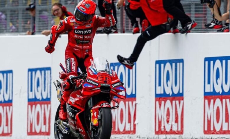 مارك ماركيز يكتسح أراغون ويشعل سباق MotoGP: فوز ثالث توالياً يقلص الفارق مع مارتن إلى 19 نقطة