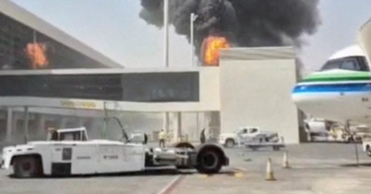 السلطات: سقوط شظايا صاروخ بعد اعتراضه في الرياض وإصابة شخص - صورة مميزة السلطات: سقوط شظايا صاروخ بعد اعتراضه في الرياض وإصابة شخص