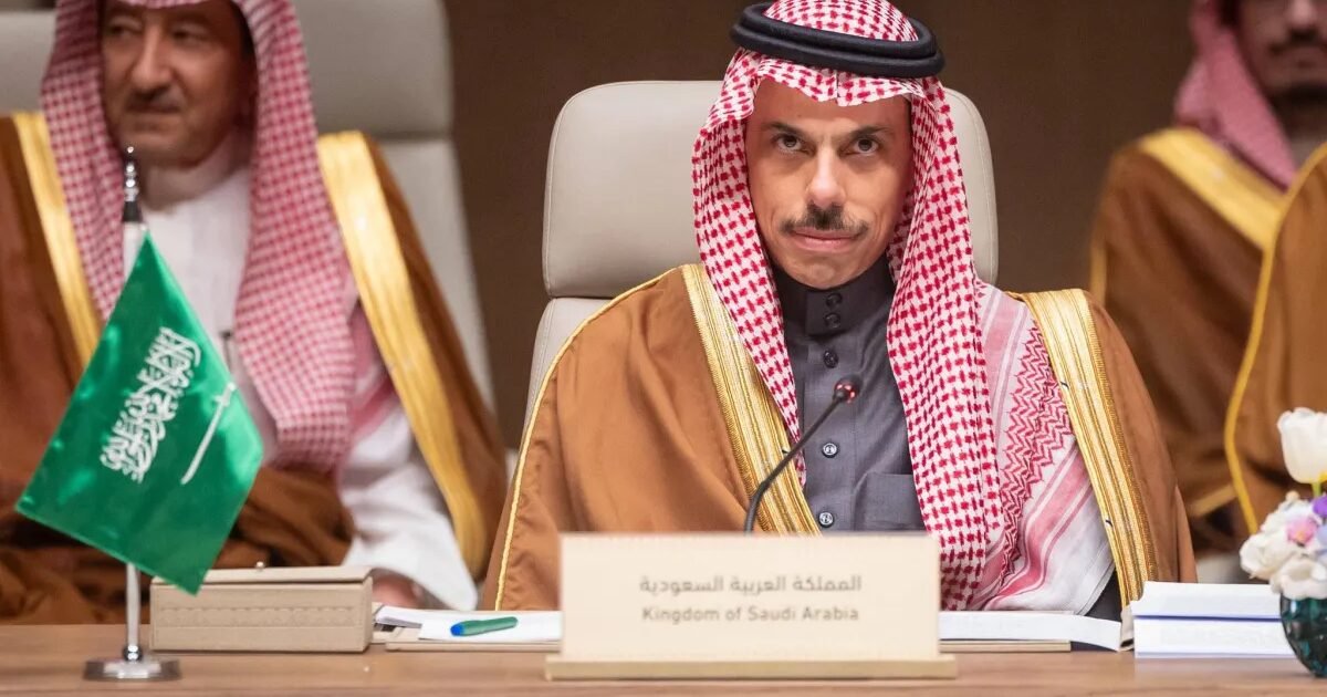 التحالف يعلن اعتراض صاروخ ومصدر حوثي يزعم إصابة مطار الرياض - صورة مميزة التحالف يعلن اعتراض صاروخ ومصدر حوثي يزعم إصابة مطار الرياض