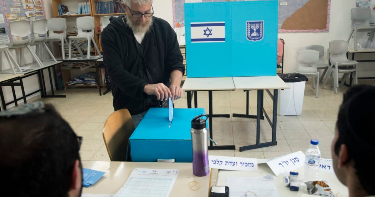 انتخابات العدو الإسرائيلي.. إقبال عربي لافت ونتنياهو أمام اختبار مصيري - صورة مميزة انتخابات العدو الإسرائيلي.. إقبال عربي لافت ونتنياهو أمام اختبار مصيري
